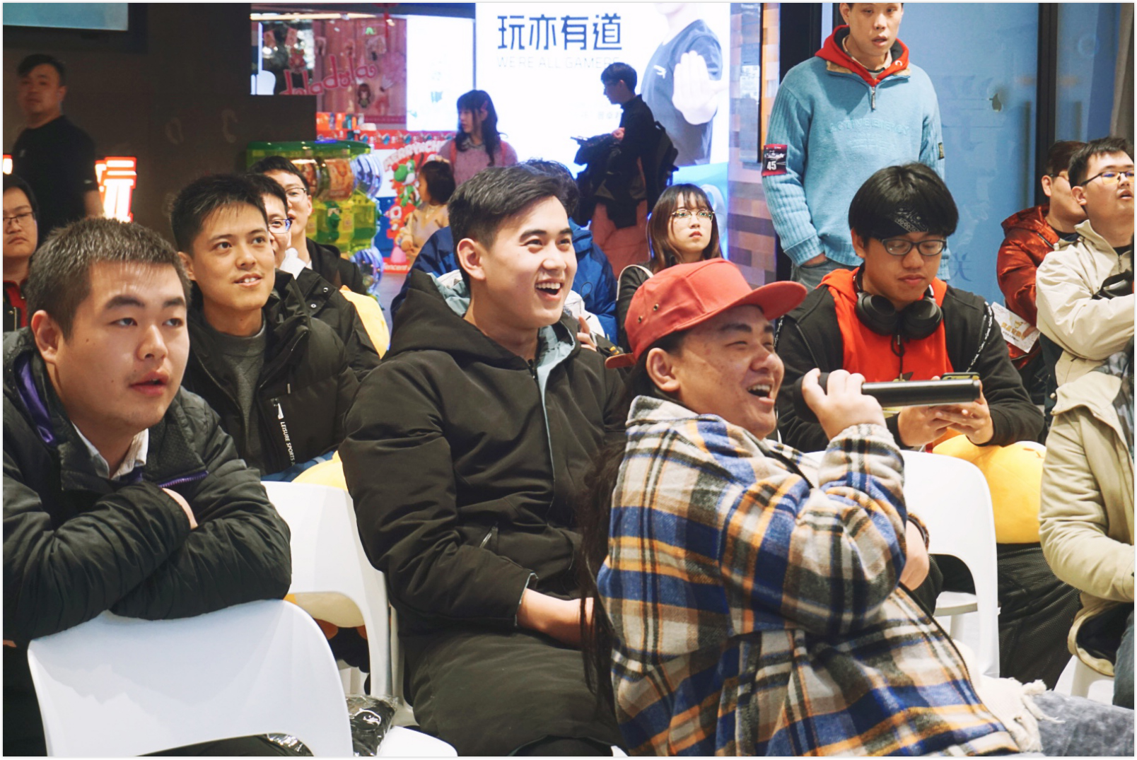 LOL- JackeyLove迎来十赛季出色发挥,日本队观众热烈欢呼!赢得满堂喝彩