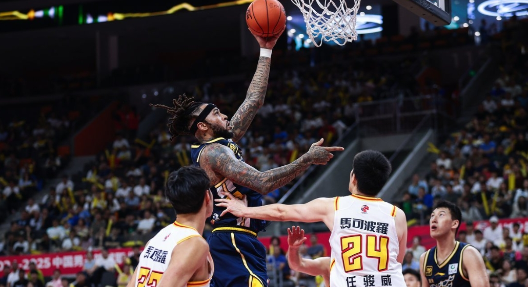 LOL-关于转会期体能课后;深圳男篮外线爆发备战NBA常规赛;信心回归;年轻球员得到机会的信息