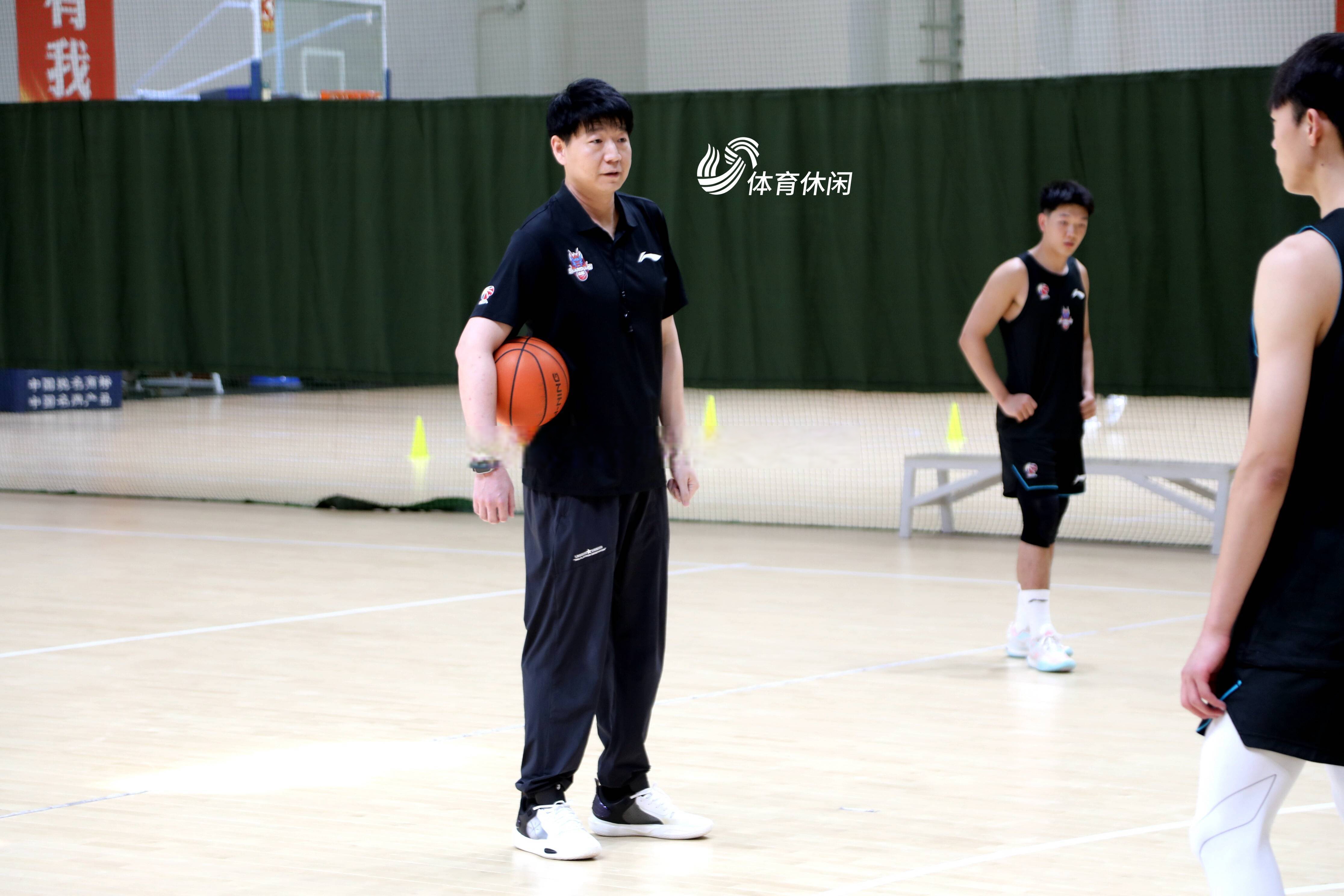 LOL-山东男篮发布备战花絮,关键时刻外线爆发,CBA常规赛任务艰巨,赛程密集仍需轮换的简单介绍