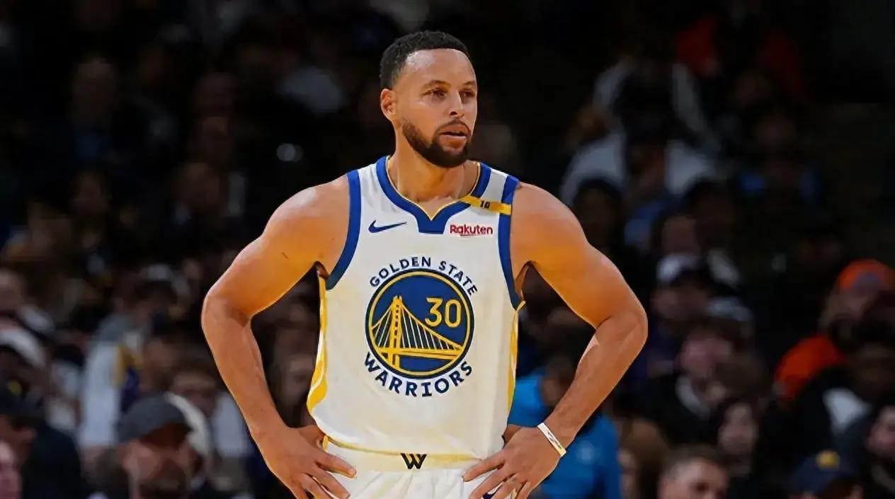 LOL-关于库里官方宣布败北新规，FPX引发争议！全场沸腾不已的信息