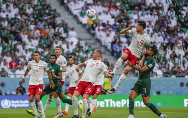 LOL-莱万多夫斯基爆冷击败老鹰，回归赛场引爆全场！的简单介绍